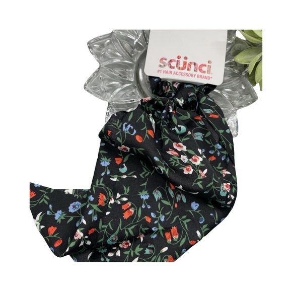 Scunci Floral Black Hair Scrunchies 2pc set - Picture 4 of 4
